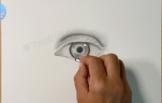 Auge zeichnen, das Augenlid schattieren Auge zeichnen, das Augenlid schattieren